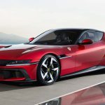 Ferrari продає багато автомобілів та заробляє величезні гроші