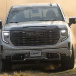 От халепа: GM відкликає GMC Sierra через відлітання частин решітки