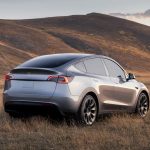 Tesla відкликає 380,000 автомобілів через можливий збій у системі підсилювача керма