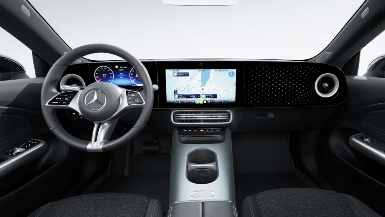 1. Нова базова модель Mercedes CLA втрачає пасажирський екран 2. Новий базовий Mercedes CLA позбавлений пасажирського екрану