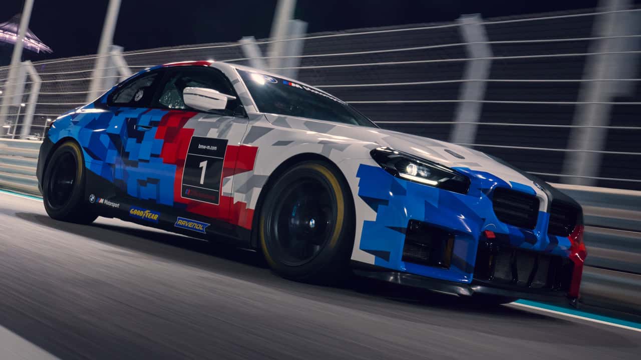 BMW захищає чотирициліндровий двигун гоночного автомобіля M2