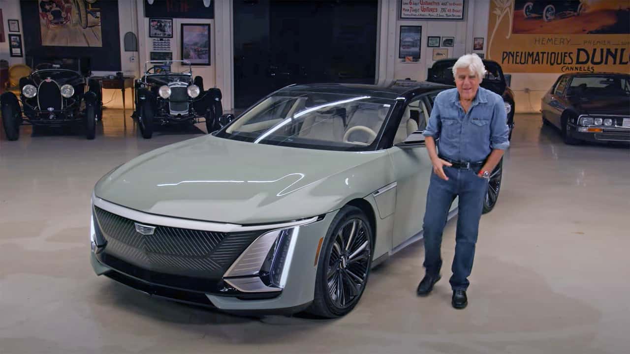 Джей Лено тестує готовність електромобіля Cadillac Celestiq