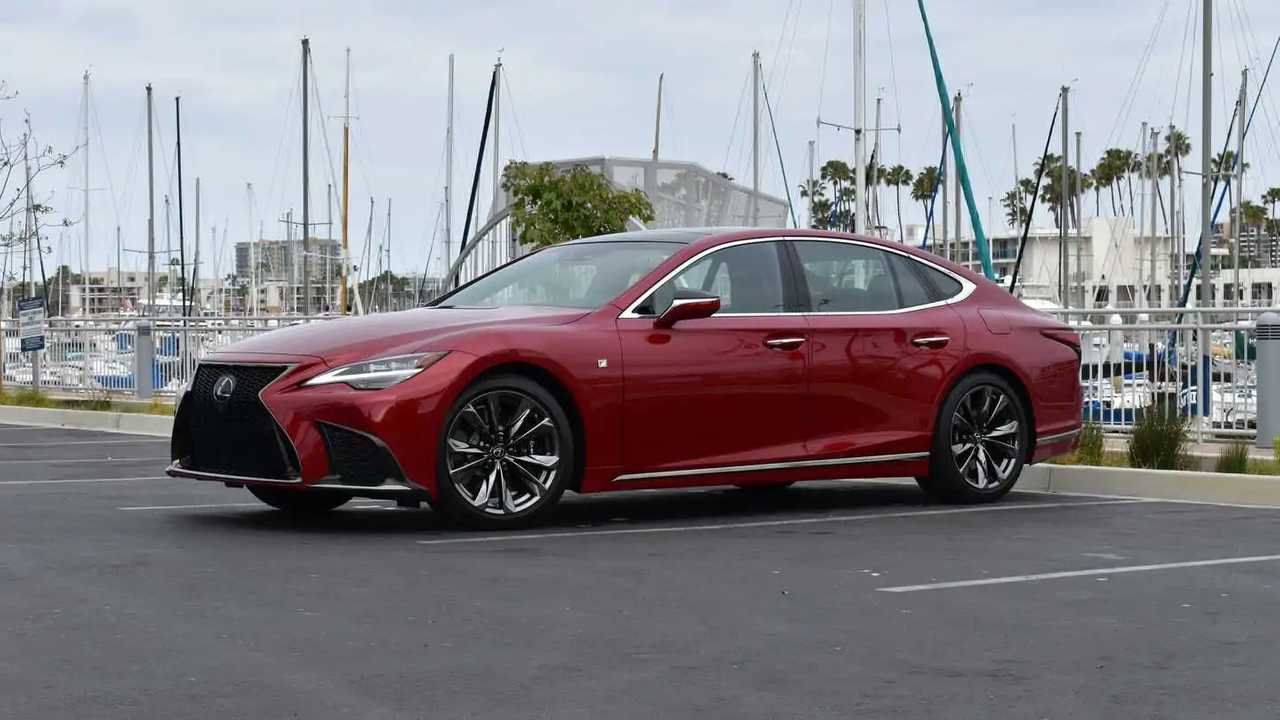 Lexus LS залишається у грі