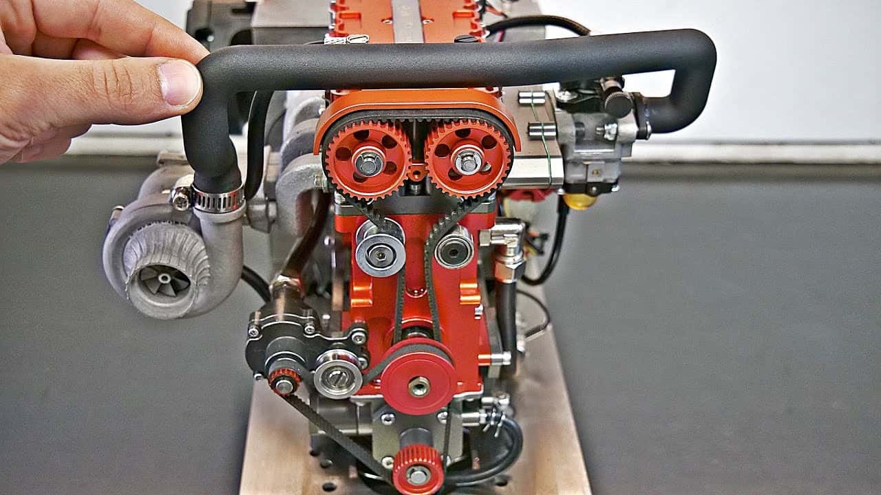 Мініатюрний 32cc чотирициліндровий двигун з найменшим турбо нагнітачем