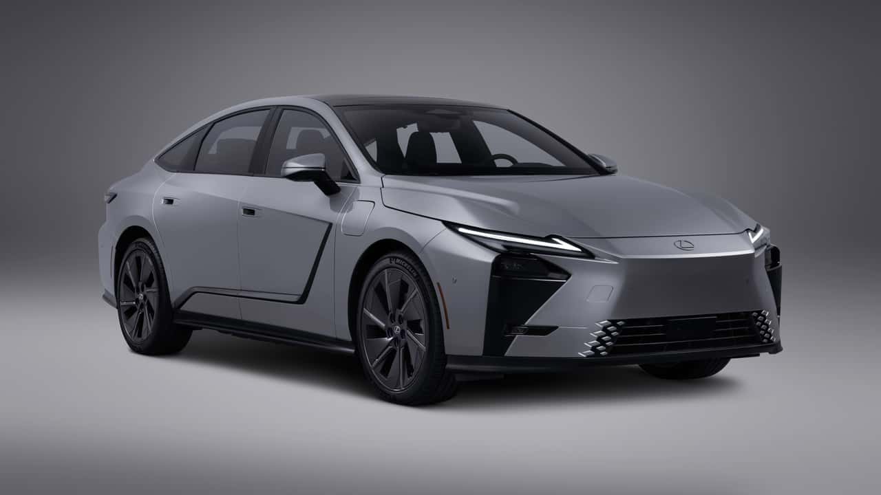 Новий Lexus ES: гібридна та електрична потужність