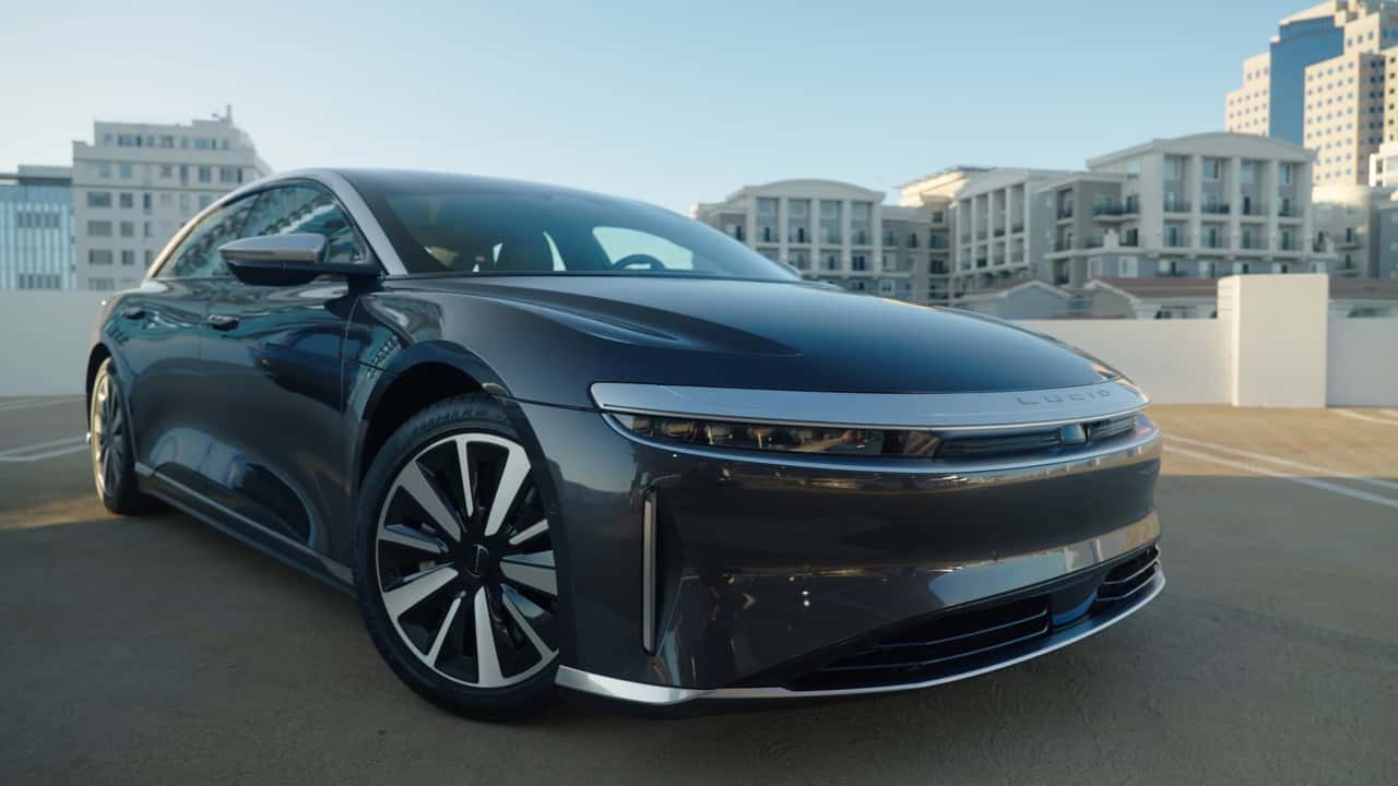Огляд Lucid Air після 26,000 миль: збільшена дальність, але й значні недоліки