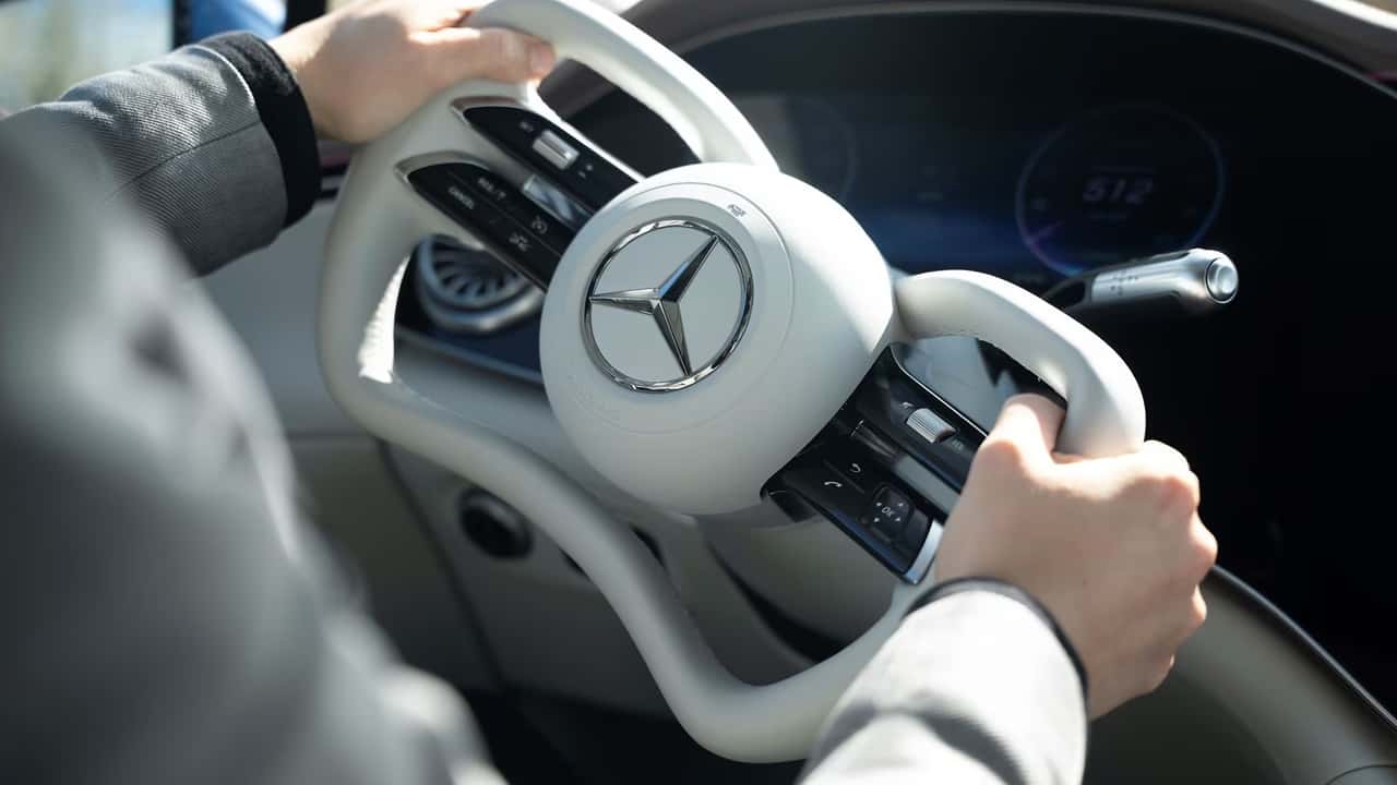 Ось так, Mercedes теж переходить на кермові йоки