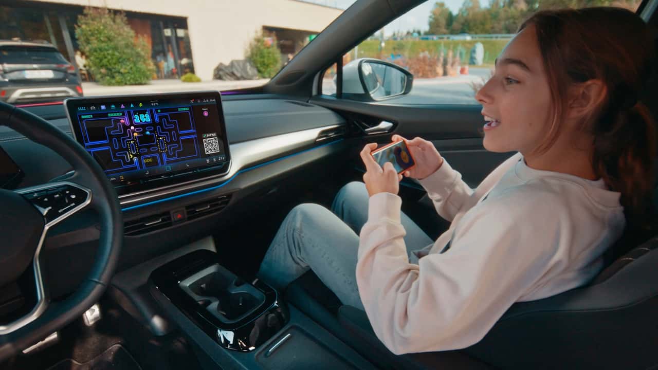 Відчуй новий Volkswagen GTI: замість ручної коробки ти можеш грати в Pac-Man