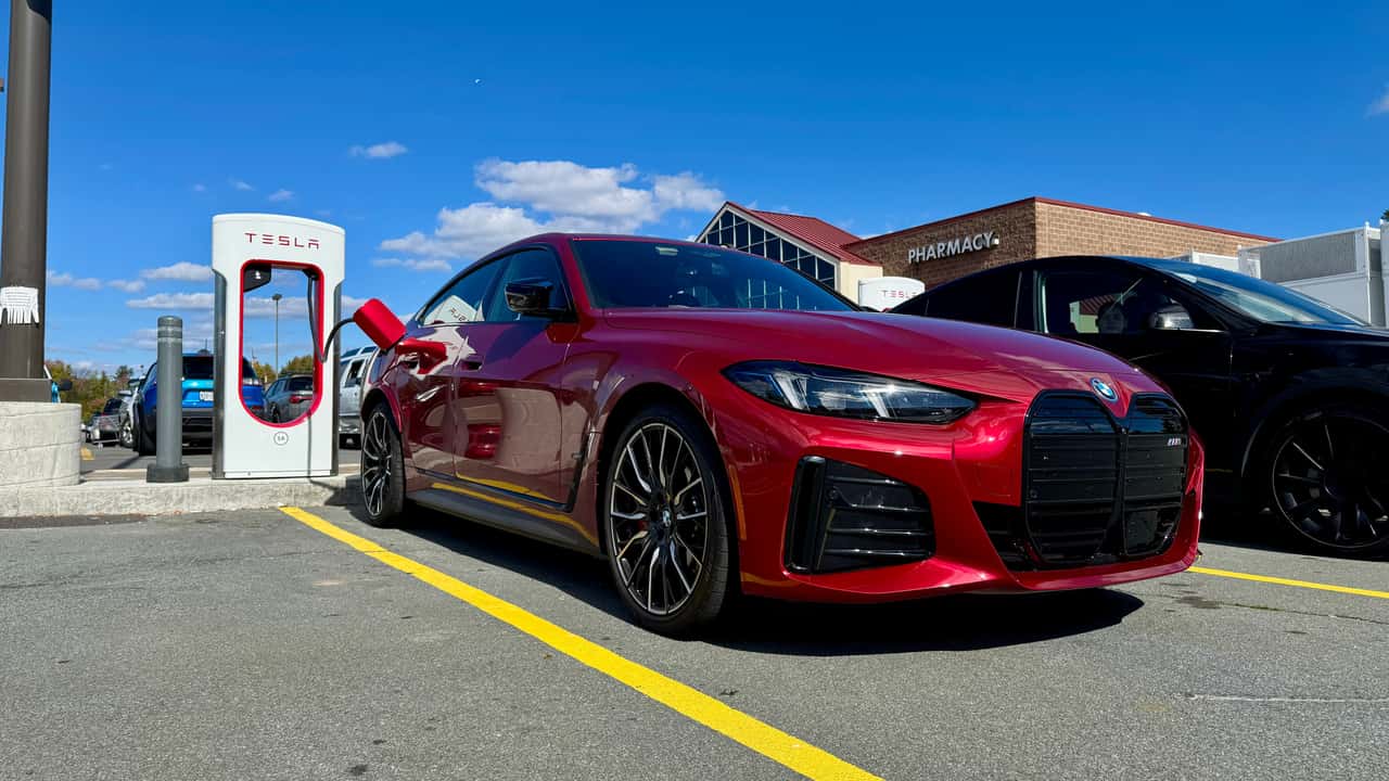BMW попереджає американських дилерів про скорочення виробництва електрокарів