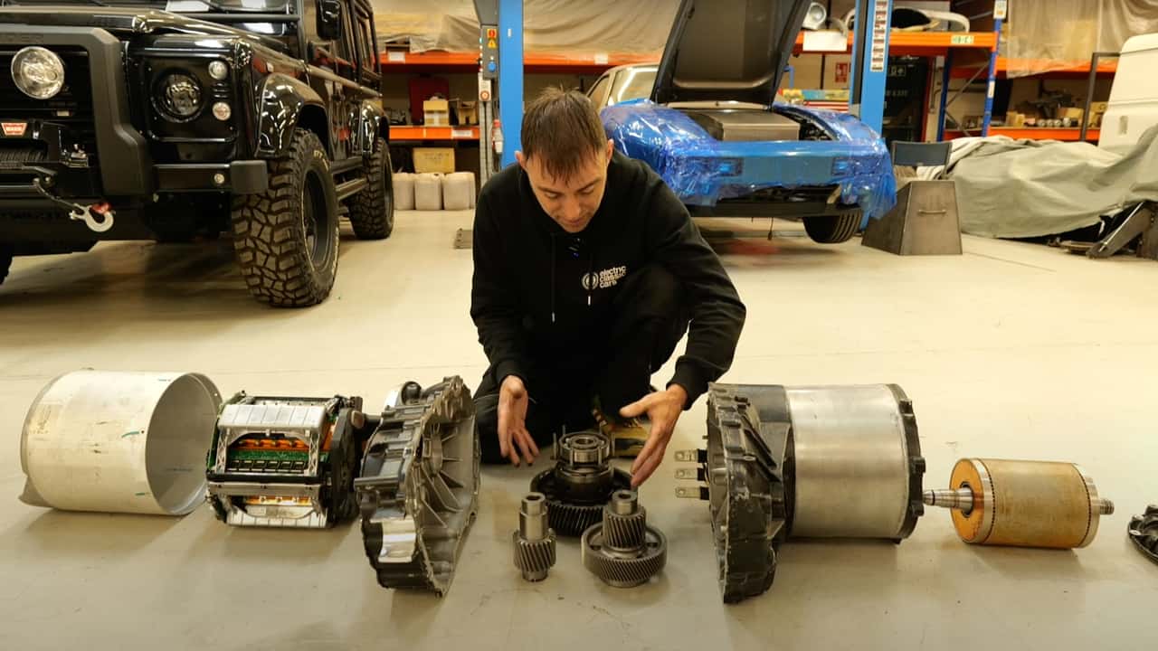 Чому Великий Приводний Агрегат Tesla — Це Електричний V8