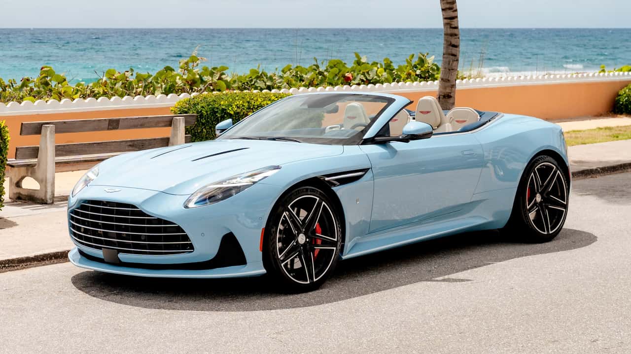 Цей чудовий Aston Martin DB12 створений для Флориди