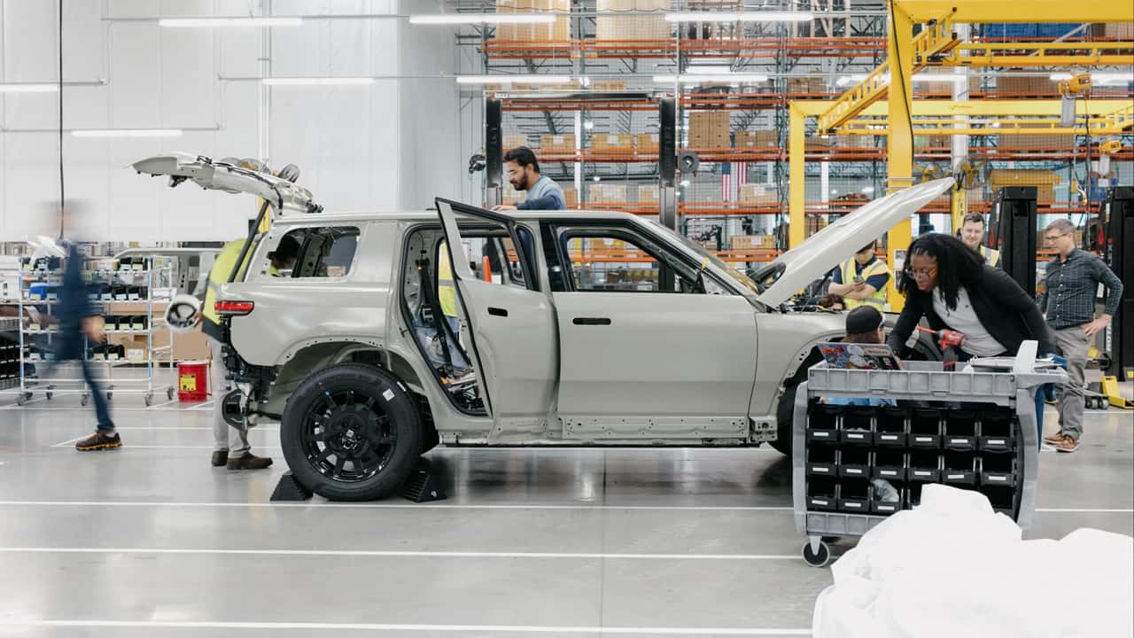 Ціна старту Rivian R2 у $45,000 залишиться незмінною, незважаючи на тарифи