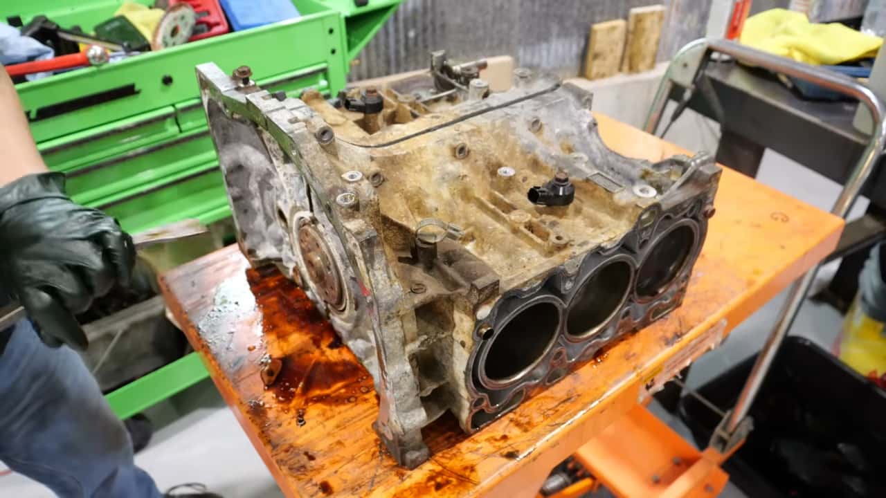 Двигун Subaru Flat-Six без пошкоджень після 200,000 миль пробігу