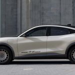 Ford не сповільнює виробництво Mustang Mach-E попри тарифи