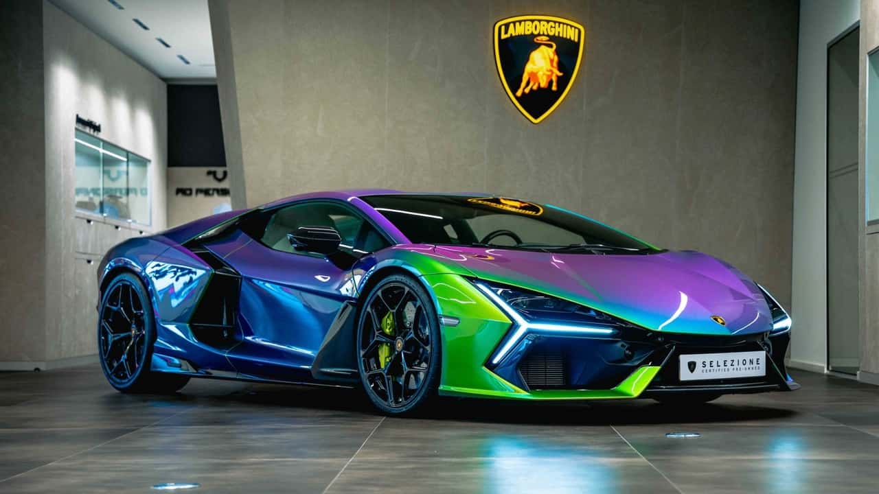 Lamborghini Revuelto: автомобіль з найкрутішою фарбою, що змінює колір