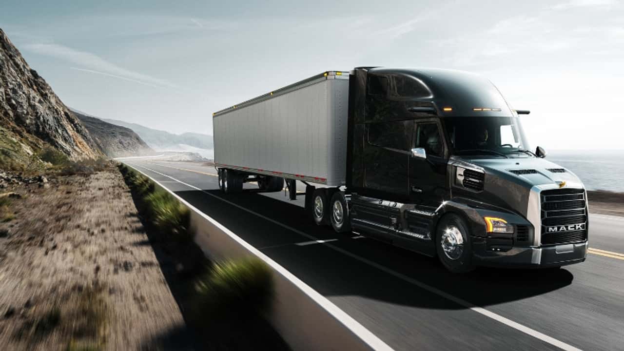 Mack Trucks виходить на конкуренцію з Tesla Semi