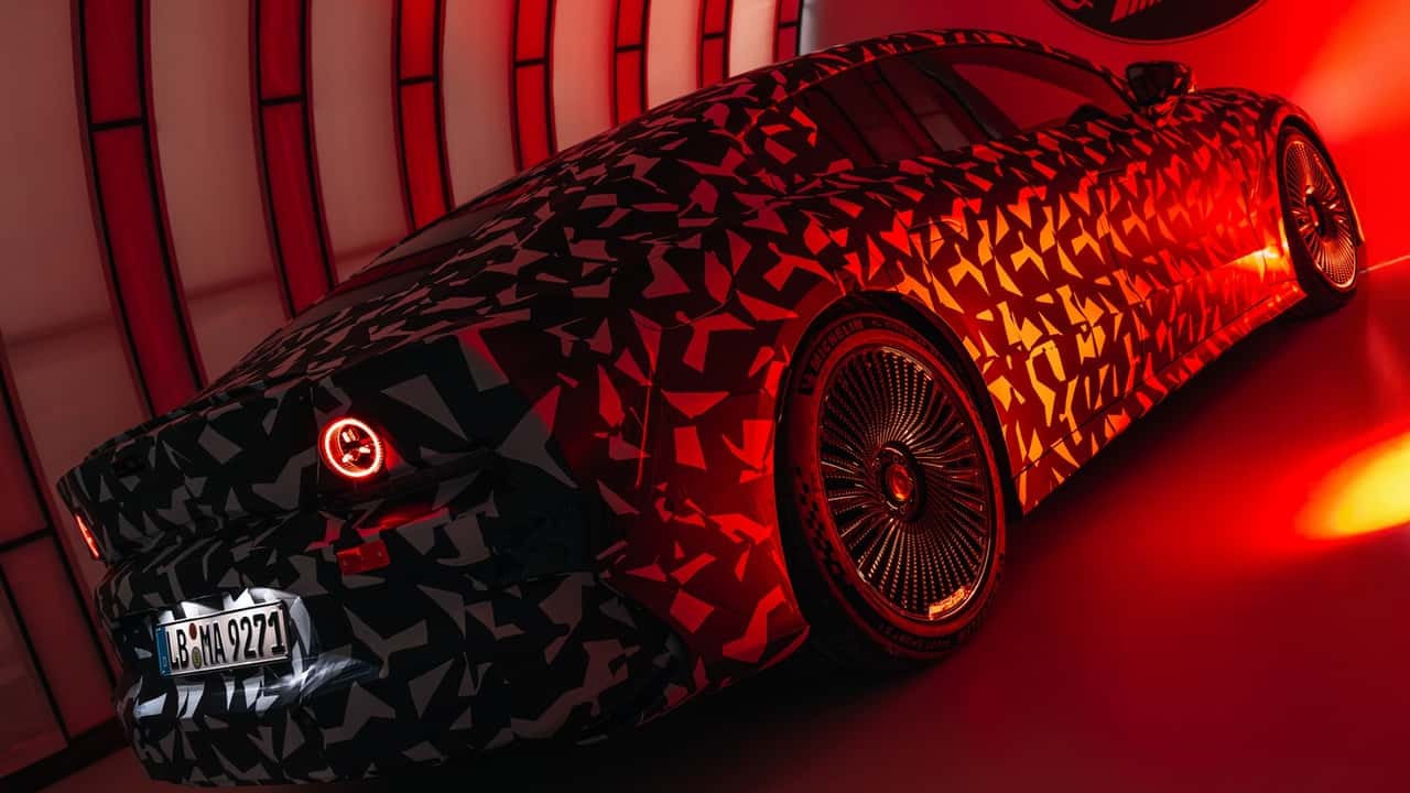 Новий суперседан від AMG: перші зображення та деталі