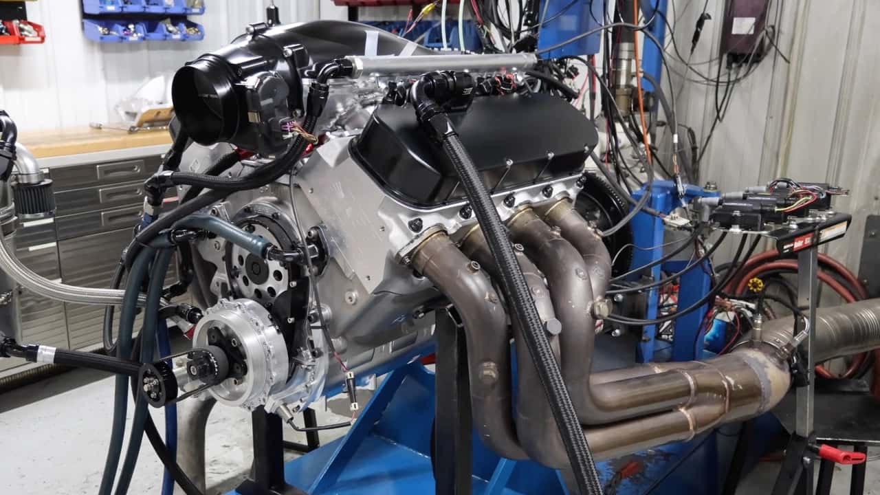 Послухайте, як 10-літровий V-8 реве до небес на динамометрі