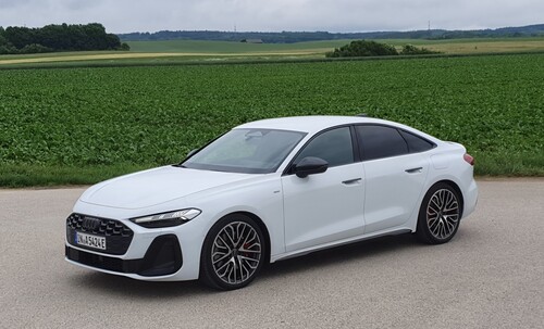 Audi A5 e-hybrid: сильний на дорозі, слабкий на зарядній станції