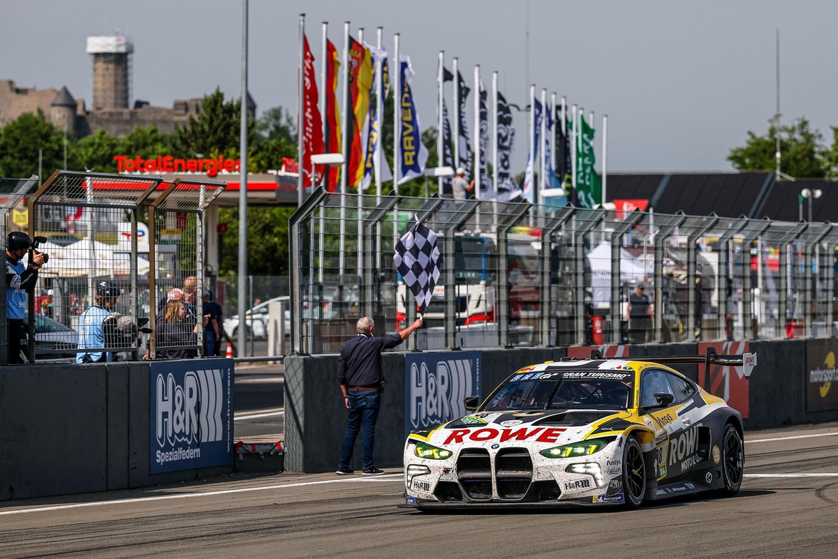 BMW здобуває перемогу на 24 годинах Нюрбургринга після штрафу для Porsche