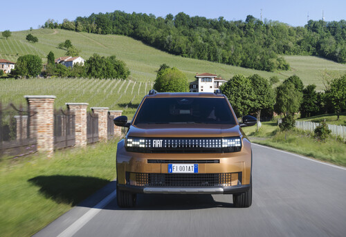 Огляд Fiat Grande Panda Hybrid: втілення практичності на дорозі