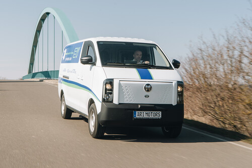 Ось Ari 901 XL: новий дизайн без середньої стійки