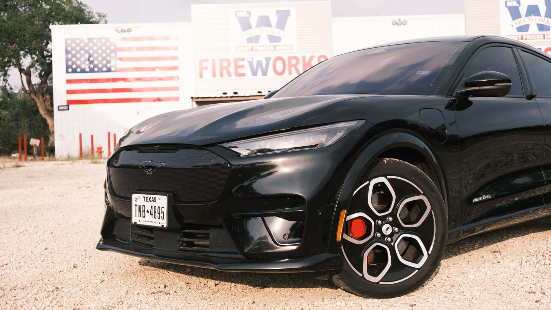 Проблеми з безпечністю замків дверей змусили призупинити продажі Ford Mustang Mach-E