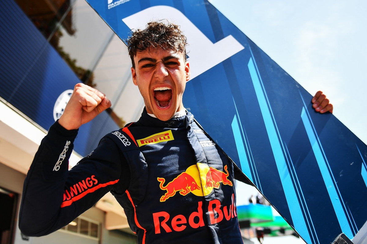 Red Bull просить про звільнення від вимоги суперліцензії для свого юного гонщика