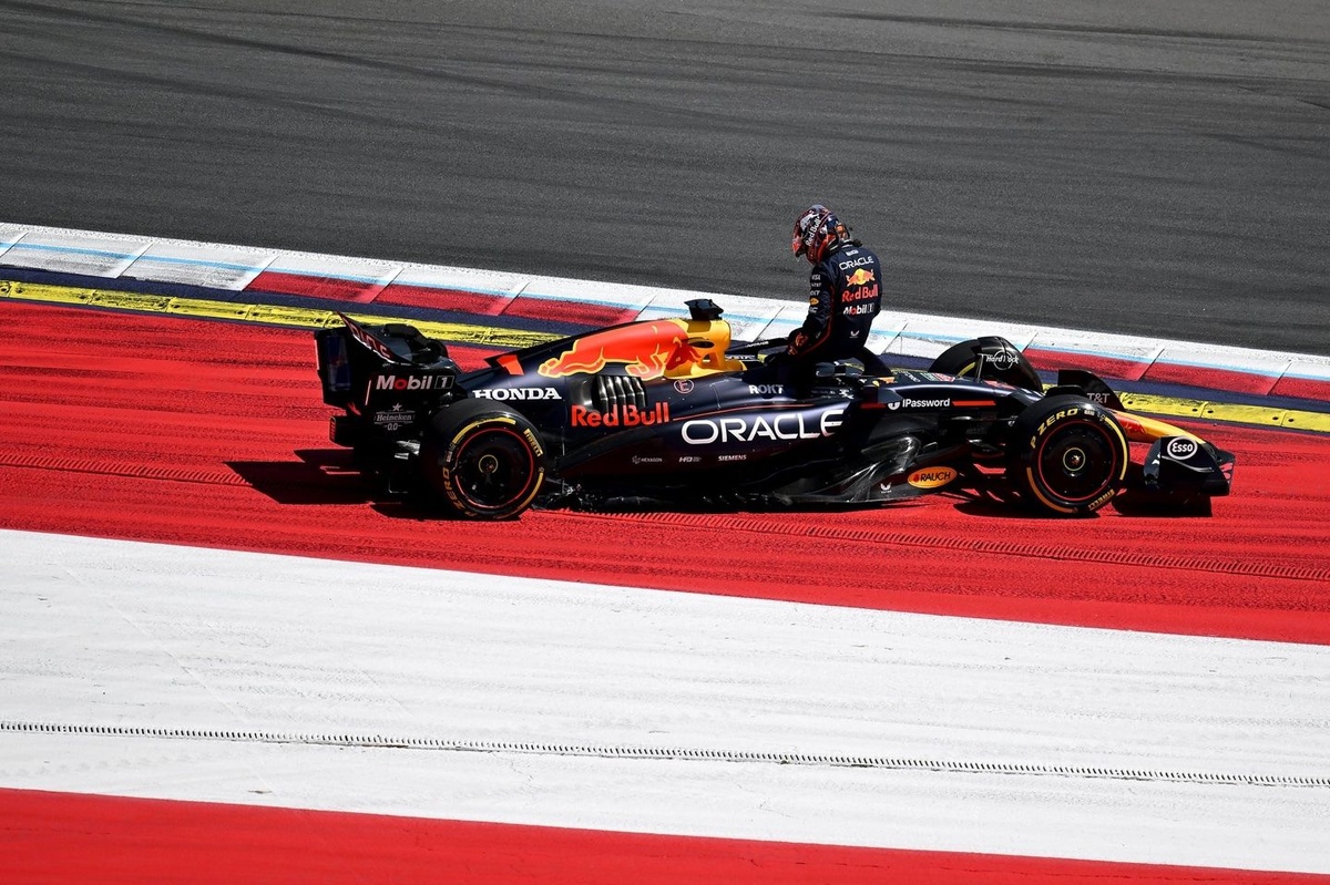 Red Bull вважає шанси на титул у Формулі-1 зруйнованими після інциденту Макса Ферстаппена на Гран-прі Австрії