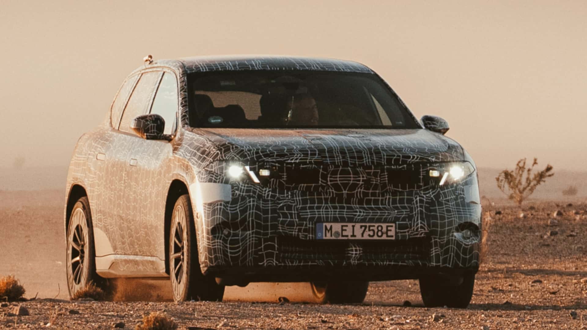 Сучасний електромобіль BMW заряджається на потужності 403 кВт