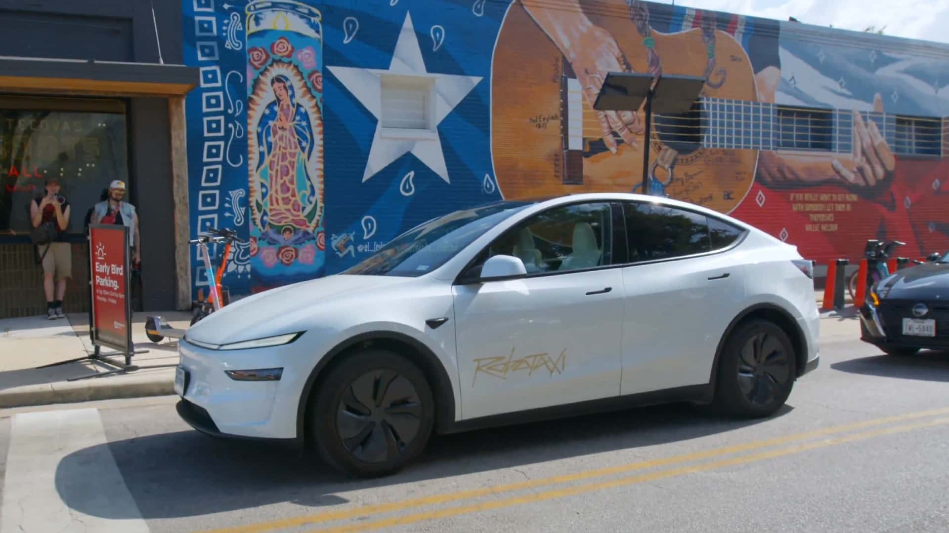 Tesla Robotaxi вже курсують вулицями Остіну