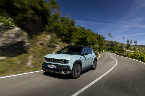 Тест-драйв Renault 4 E-Tech: Електричний спокусник з ретро-шармом