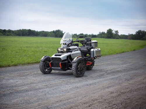 Can-Am Canyon: інноваційний кросовер на трьох колесах
