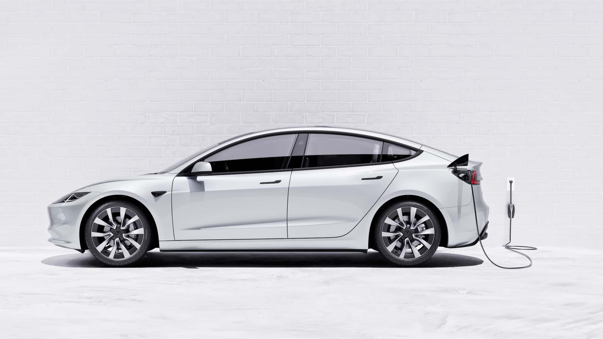 Ціни на вживані Tesla не впали, як очікувалося