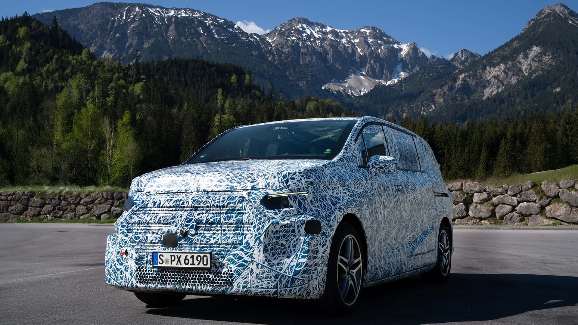 Електричний розкішний фургон Mercedes з вражаючою дальністю ходу