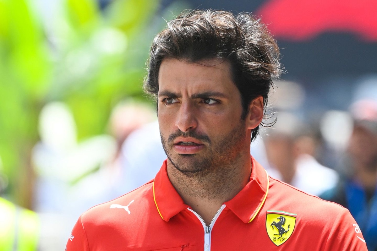 Карбос Сайнс відкриває про особисті труднощі під час сезону Формули-1 2024