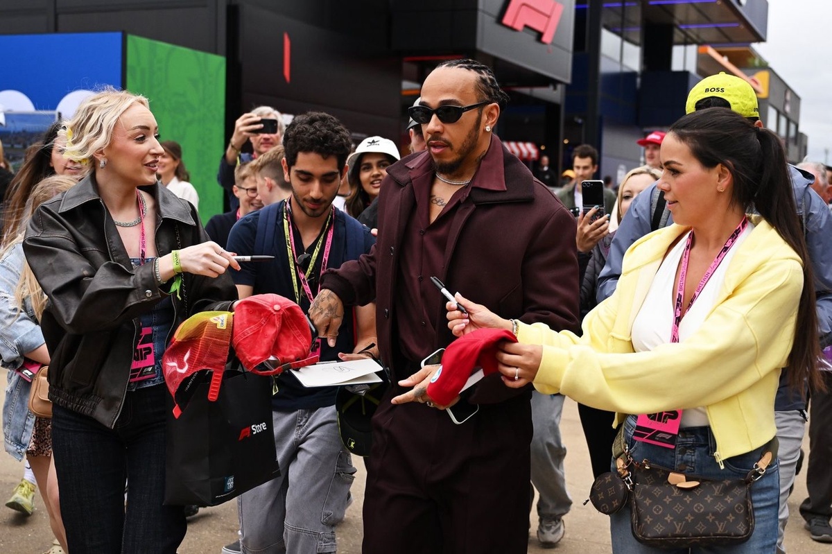 Конфлікт між Льюїсом Гамільтоном та Ferrari на межі можливого, зазначає Гюнтер Штайнер