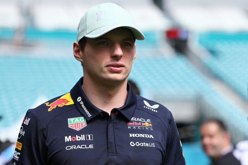 Лорен Мекіс попередив Red Bull про пріоритети на фоні чуток щодо виходу Макса Ферстаппена