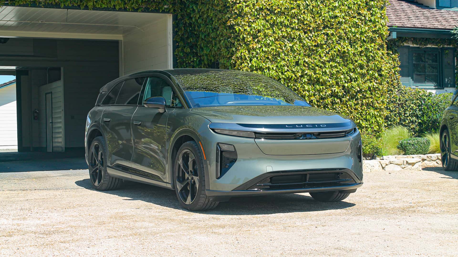 Lucid Gravity перевершує Porsche та Lamborghini на чверть милі