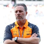 Найджел Менселл та його FW11B на трасі Сілверстоун з Зака Брауном за кермом