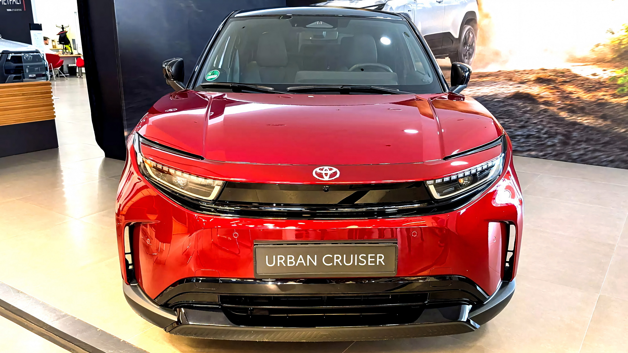 Найменший електромобіль Toyota з натяком на Land Cruiser та корінням Suzuki