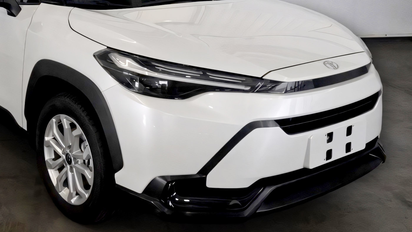 Новий кросовер Toyota: знайомий вигляд і несподіваний передок