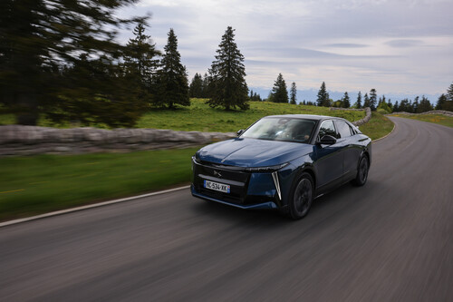 Ось новий DS No. 8 AWD Long Range у версії Pallas