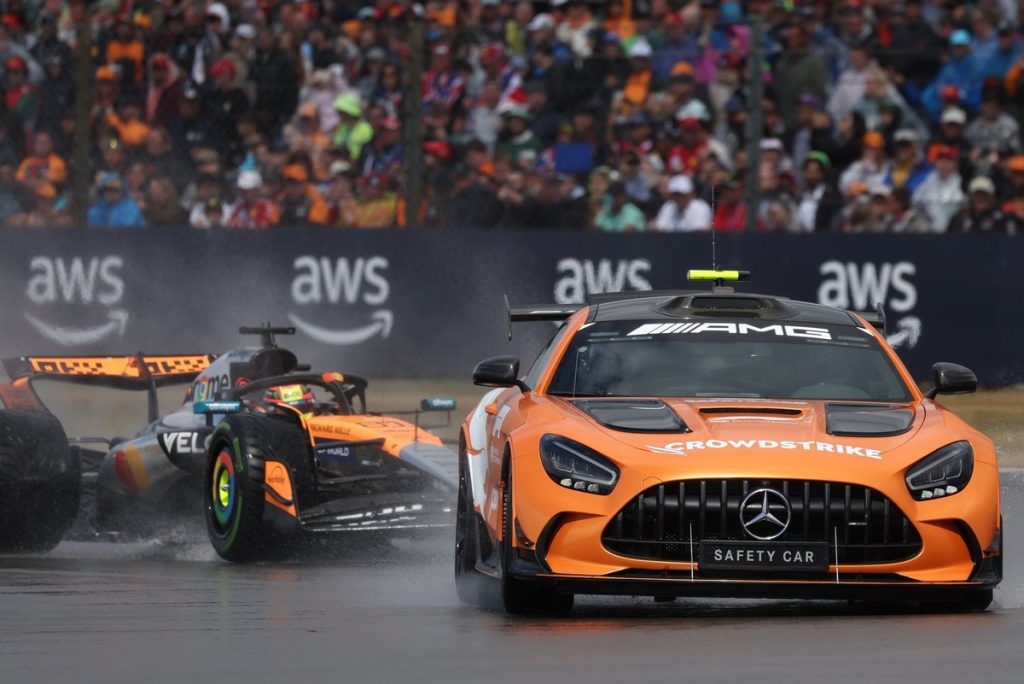 Оскар Піастрі отримав штраф на Гран-прі Великобританії F1