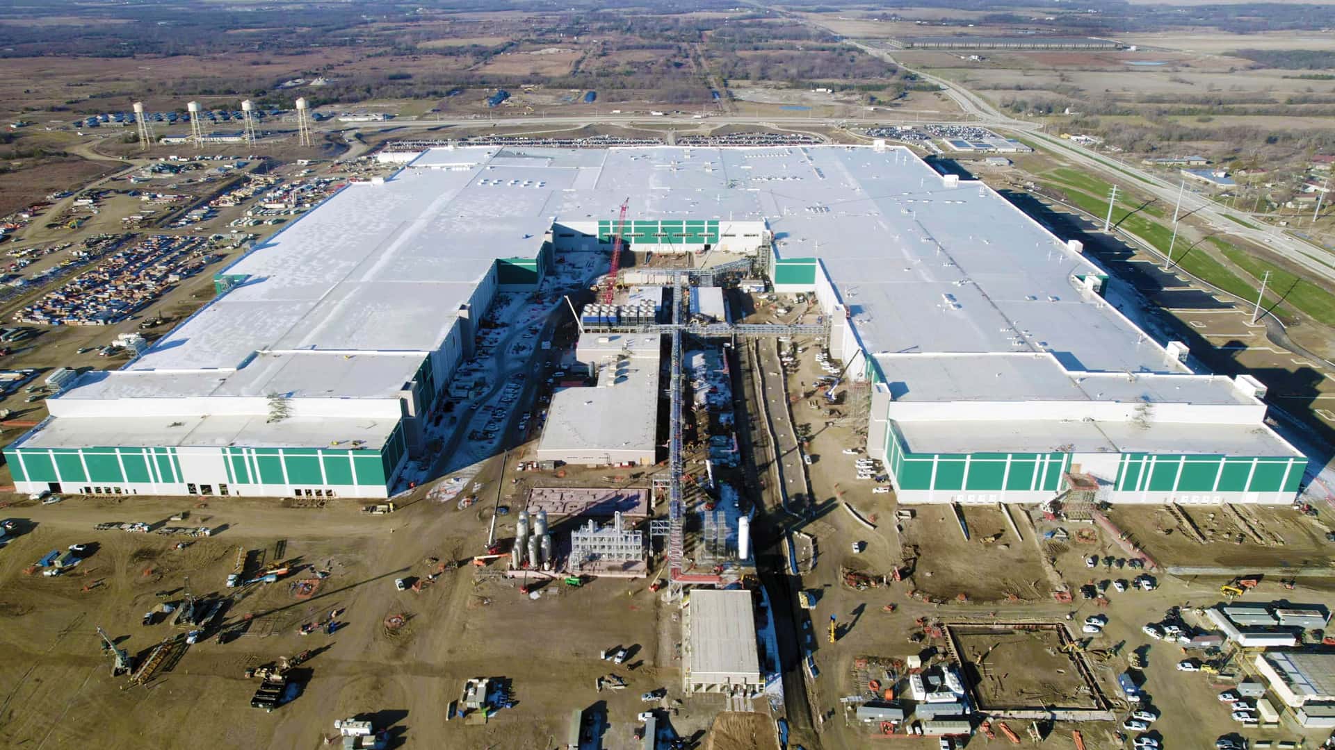 Panasonic відкриває найбільший у світі завод з виробництва батарей для електромобілів у США
