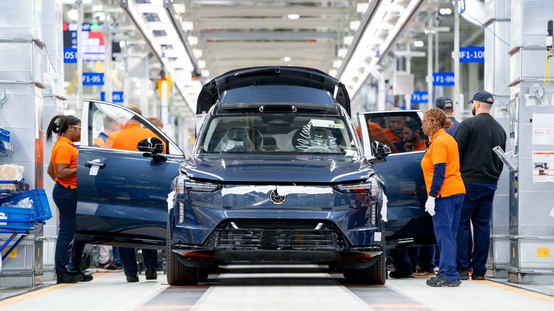 Проблеми з Volvo EX90 засмучують споживачів