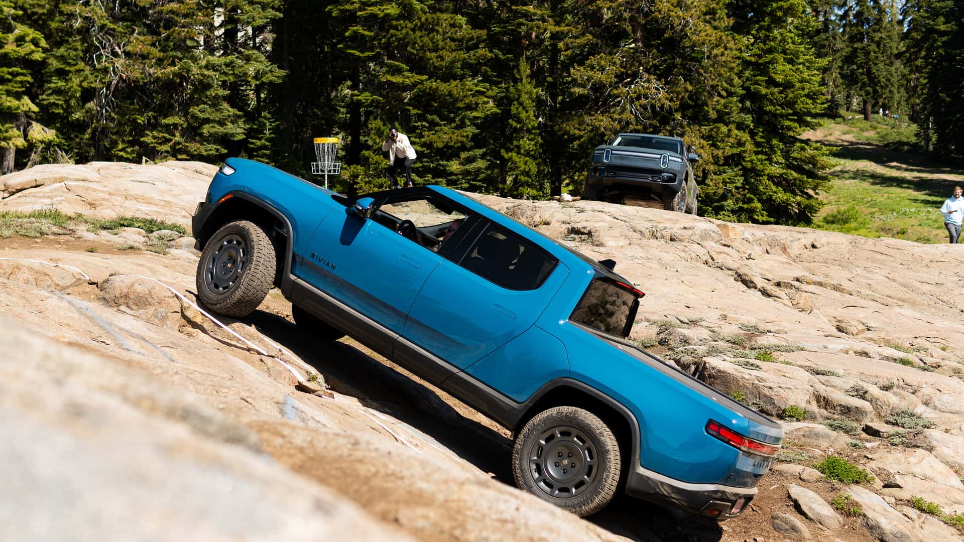 Rivian R1T Quad-Motor: досвід бездоріжжя для сміливих рішень