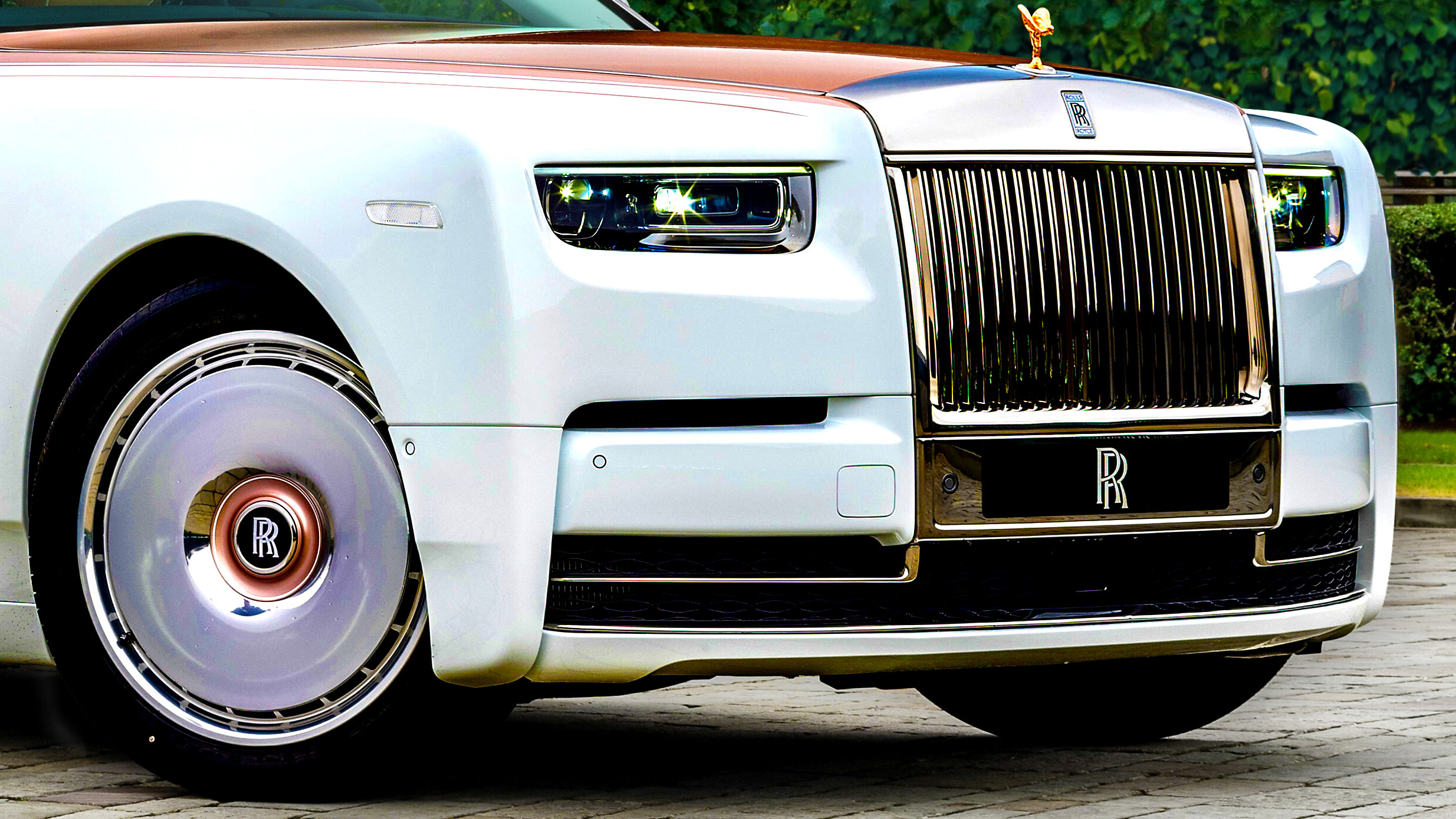 Розкішний Rolls-Royce переповнений таємницями, які можна побачити лише зблизька