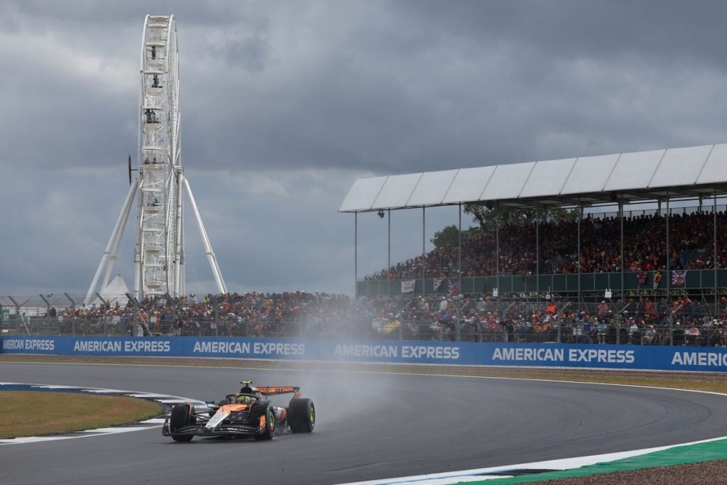 Викрадення класичного керма F1 на Silverstone потрапило на камери спостереження