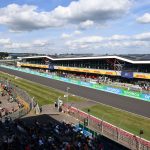 Знамениті YouTube зірки затримані на British GP після пошкодження F1 автомобіля